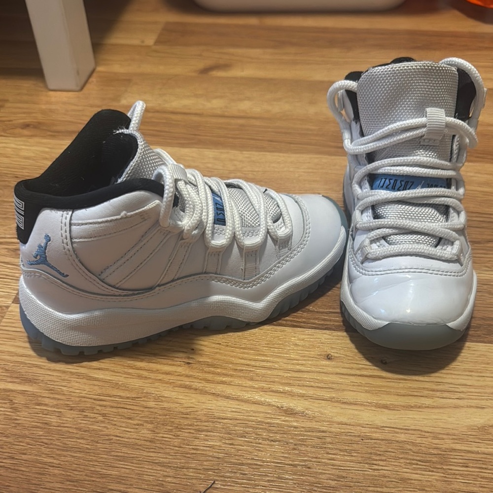 Jordan White and Blue Sneakers High-Top Basketball